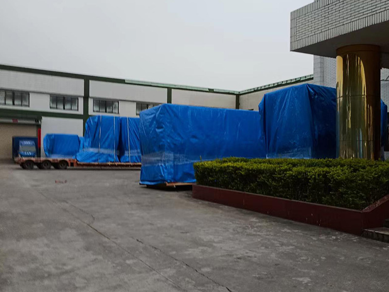 東莞(wǎn)某公司重(zhong)型設備防(fáng)雨真空木(mu)箱