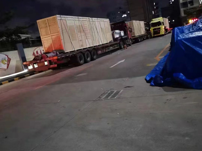 深圳(zhèn)公明某公司(sī)打包裝車現(xian)場