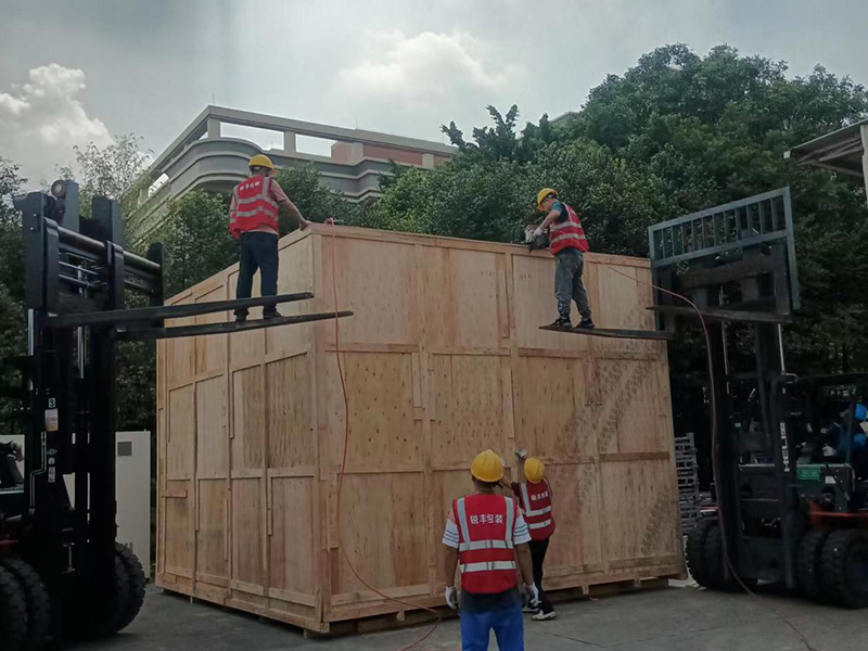 搬遷超高超(chāo)寬木箱