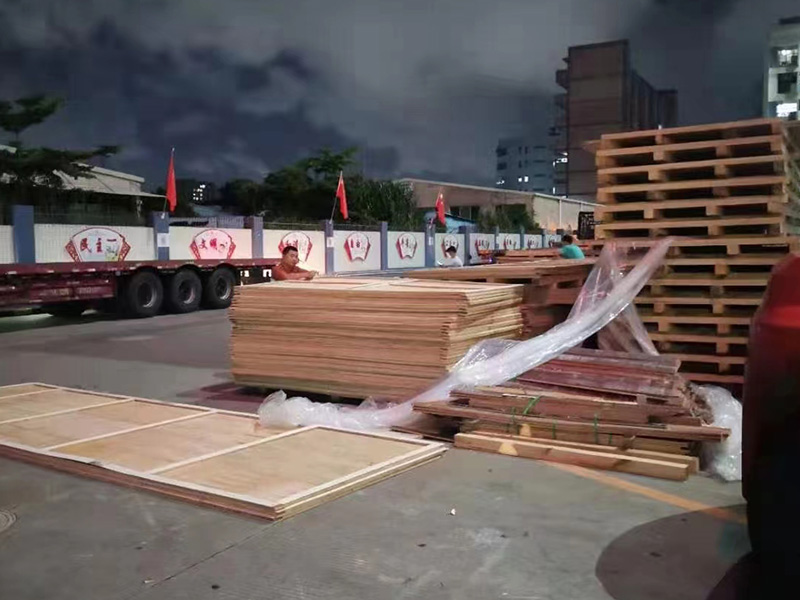 深圳(zhèn)石岩某重(zhòng)型設備包(bāo)裝